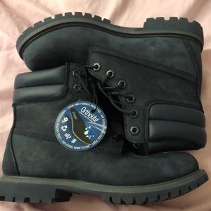 Dark blue women’s Timberlands